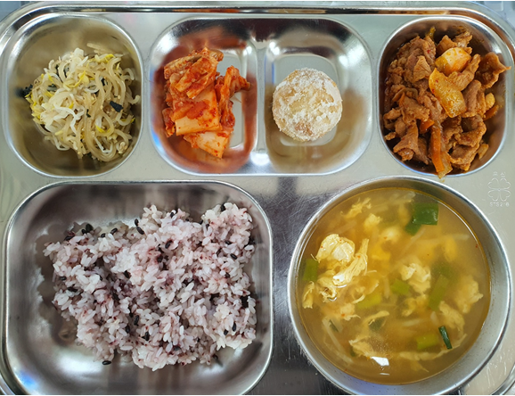 *흑미밥 
*치즈볼* (1.2.5.6)
*들깨무채국(신) (1.5.6)
*숙주당면무침 (5.6.13)
*돈육고추장불고기 (5.6.10.13)
*배추김치 (9)_이미지