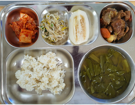 현미밥
근대된장국(5.6)
돼지갈비찜(5.6.10)
숙주미나리무침
배추김치(9)
참외_이미지